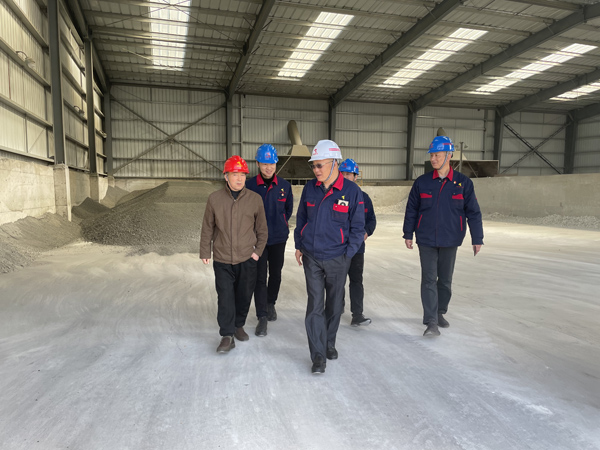 股份公司黨委委員、副總經(jīng)理劉道昆到建材公司調(diào)研