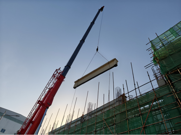 第一事業(yè)部完成赤峰凈液工序 行車(chē)梁吊裝任務(wù)